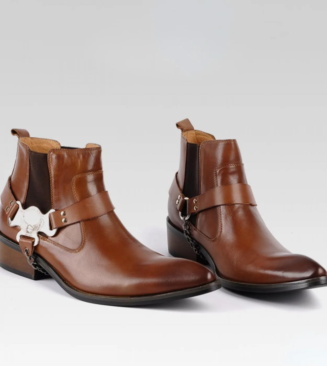 2022 Stivaletti da uomo Scarpe da cowboy classiche Nuovo stile Trendy Catena in metallo Designer Vera pelle Uomo con punta a pun