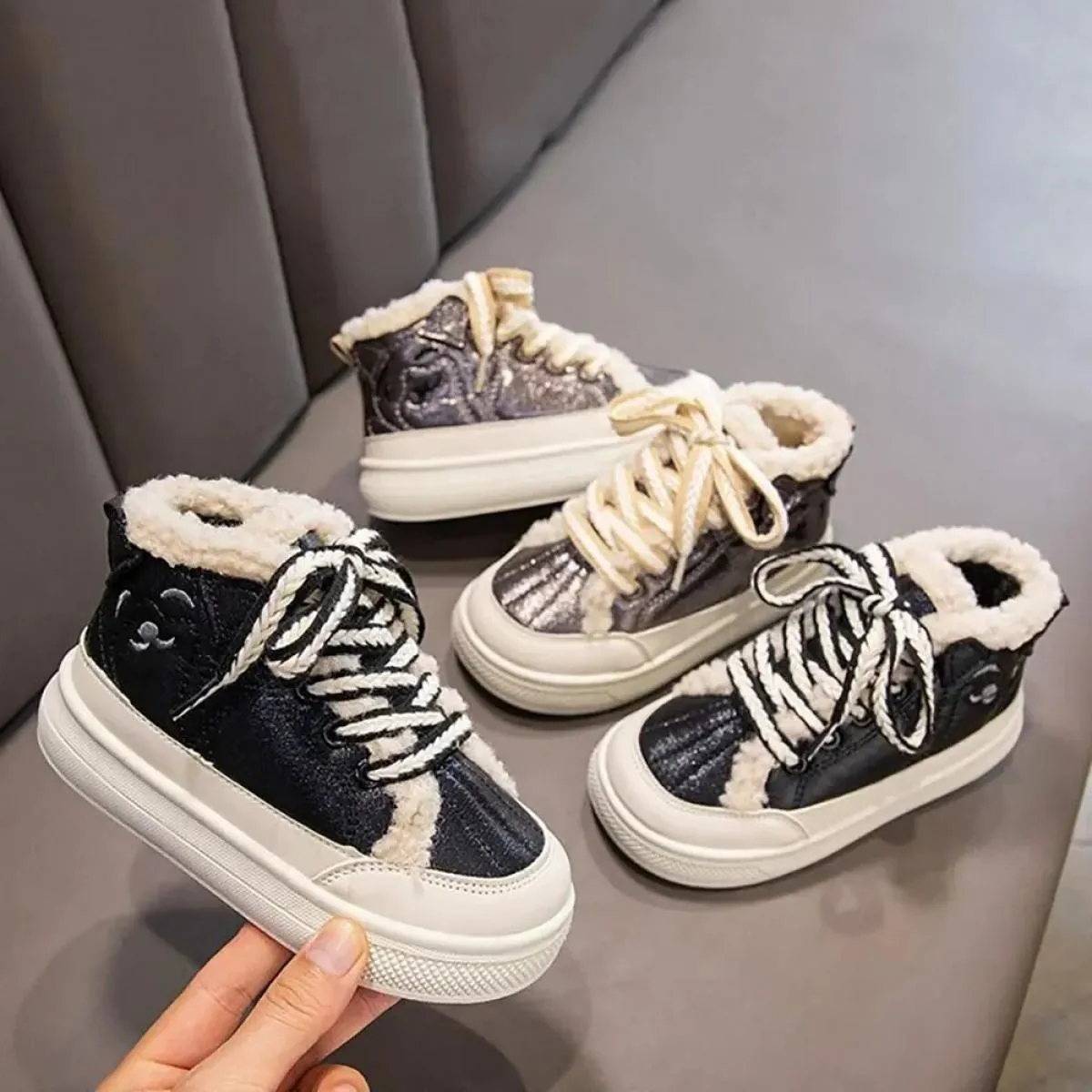 2024 stivaletti invernali in peluche per bambini ragazzi ragazze nuove scarpe di cotone calde stivali da neve in pelle pu per di