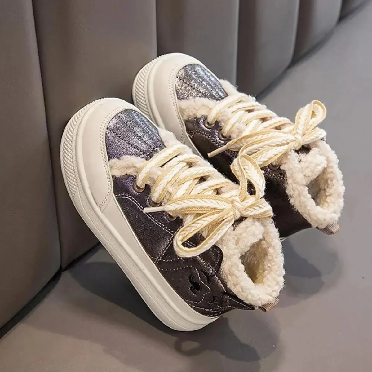 2024 stivaletti invernali in peluche per bambini ragazzi ragazze nuove scarpe di cotone calde stivali da neve in pelle pu per di