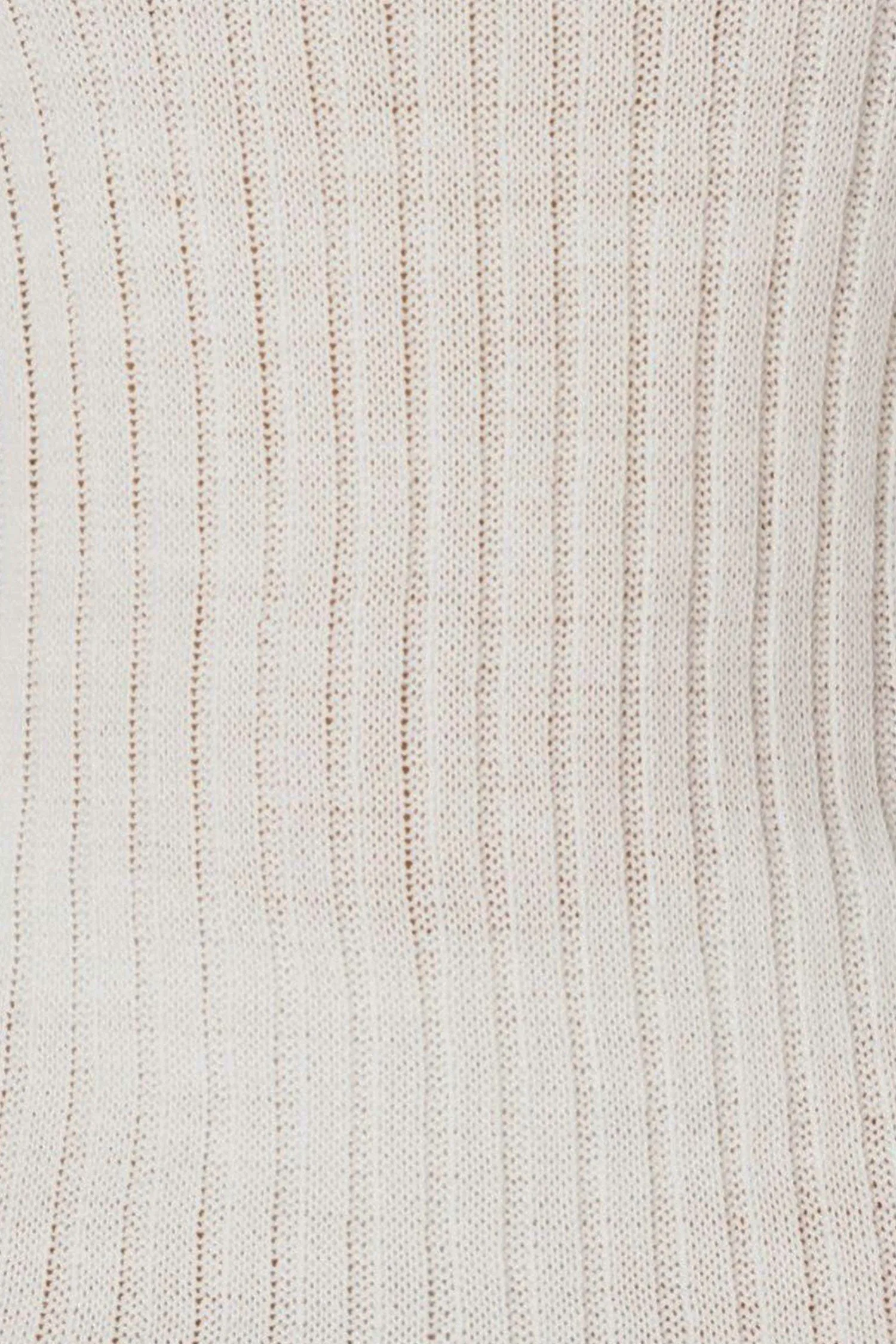 Abito bianco in maglia a costine con collo alto