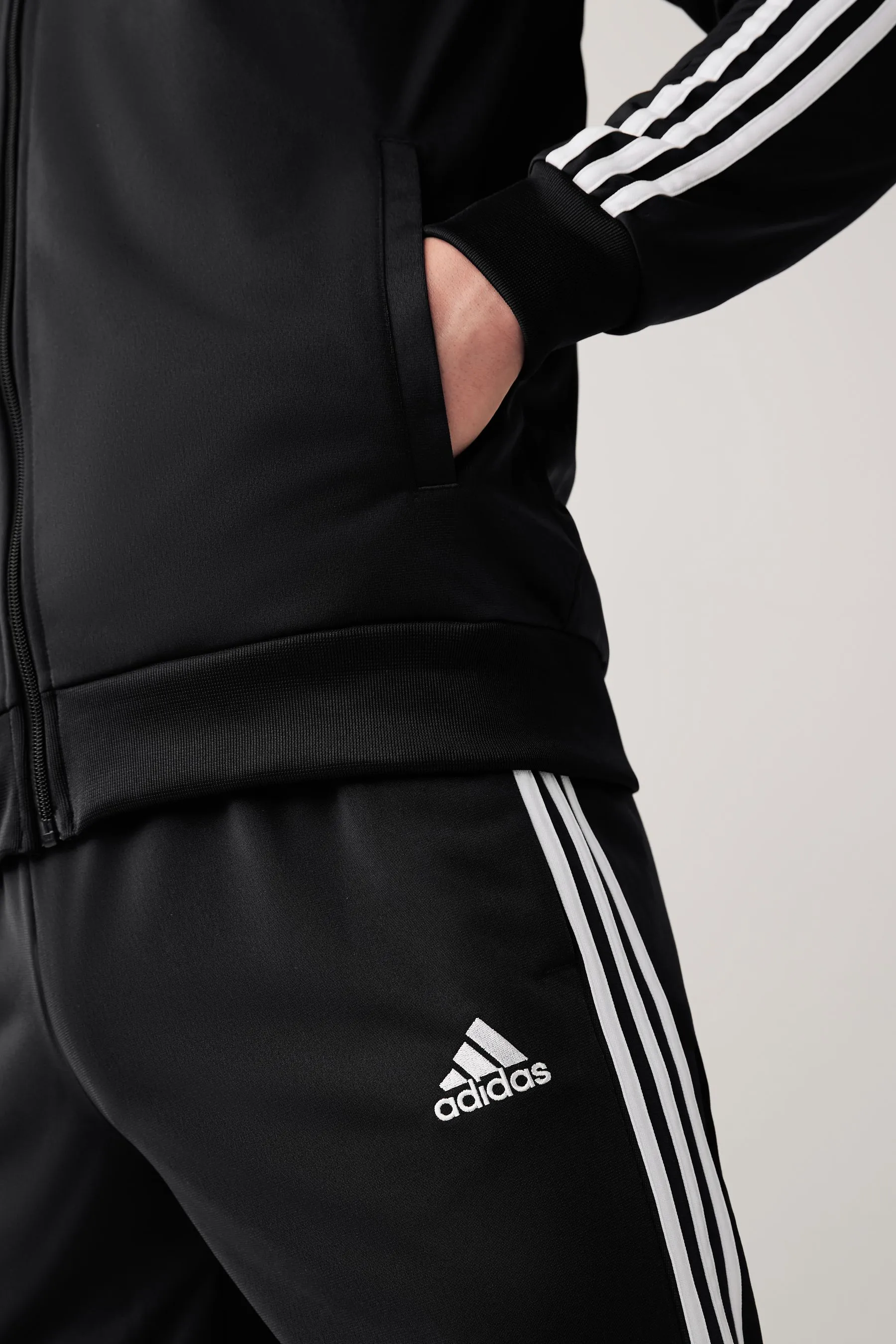 adidas - Tuta in tricot basic con 3 strisce