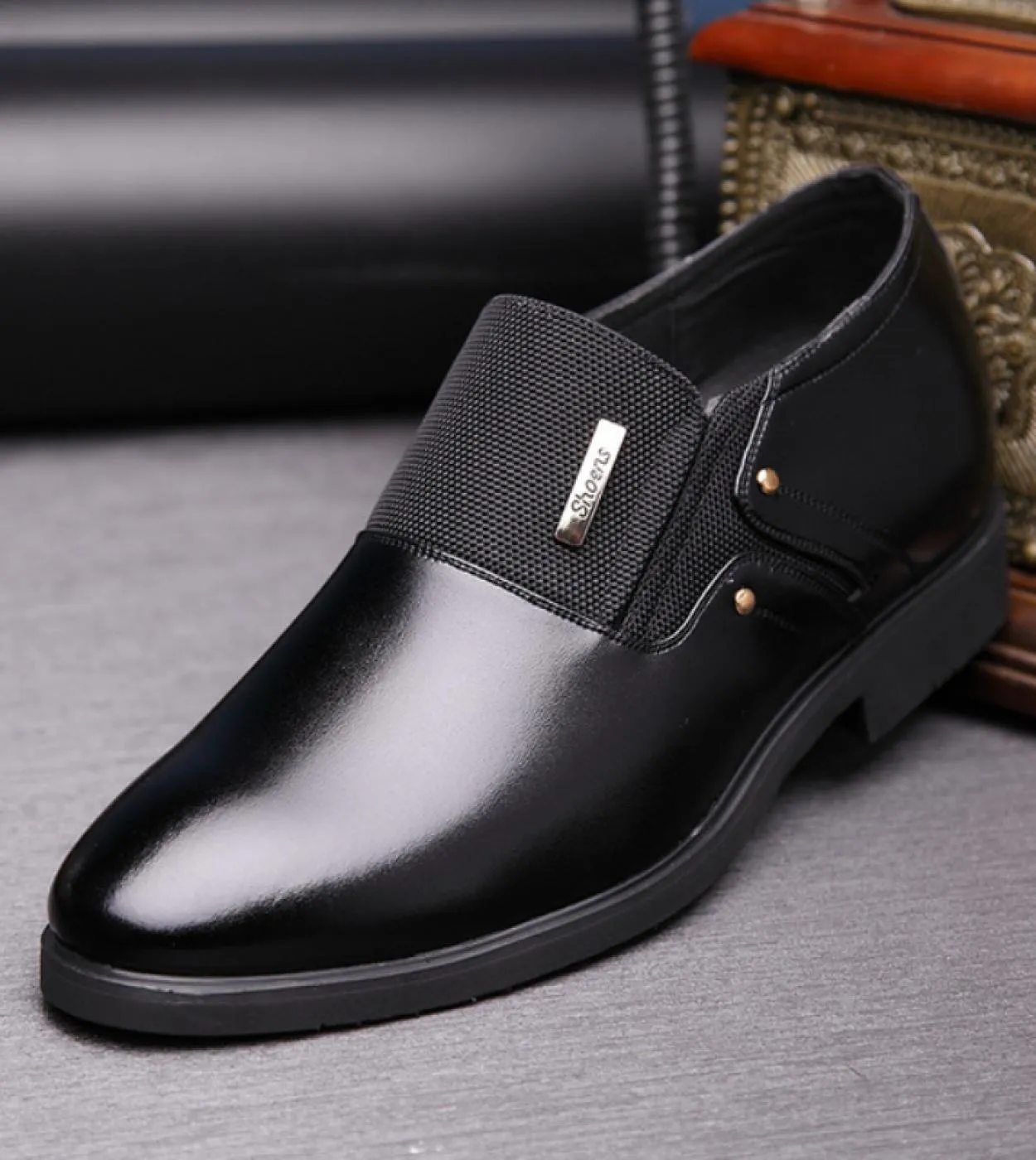 Aumenta 6 Cm Scarpe eleganti da lavoro da uomo Tacco invisibile Punta a punta Maschile Casual Pelle Oxford Decorazione in metall
