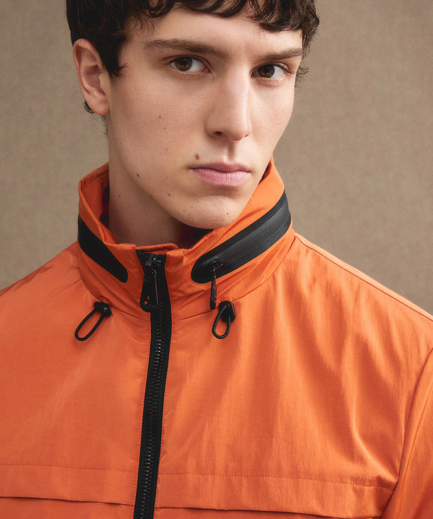 Bomber in nylon con cappuccio estraibile