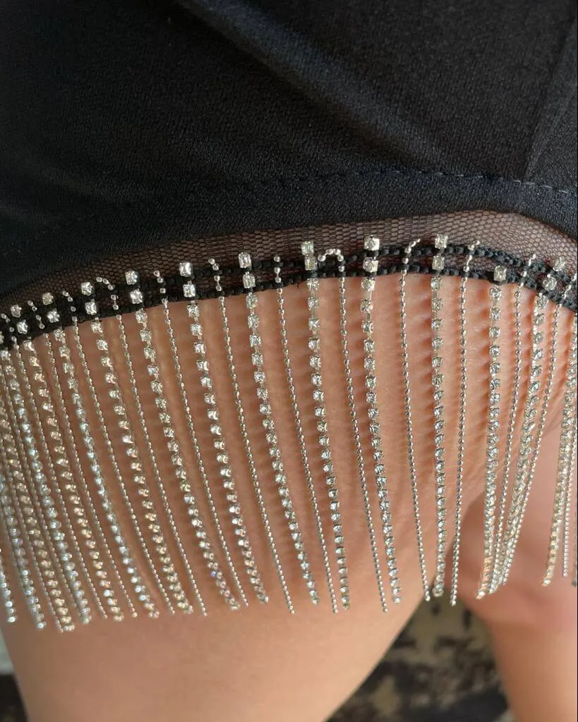 Gonna nera con inserti in strass.