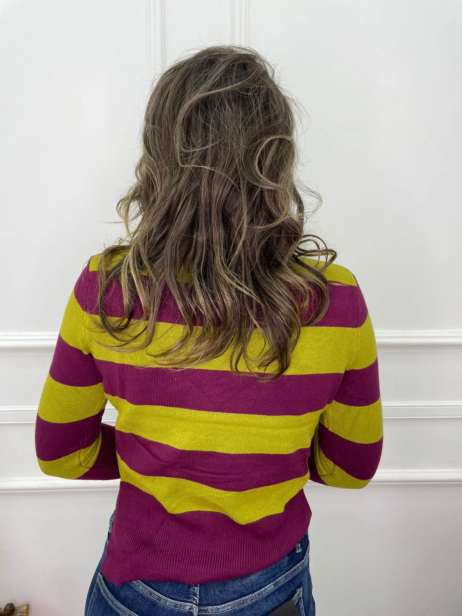 Maglione collo alto a righe colorate