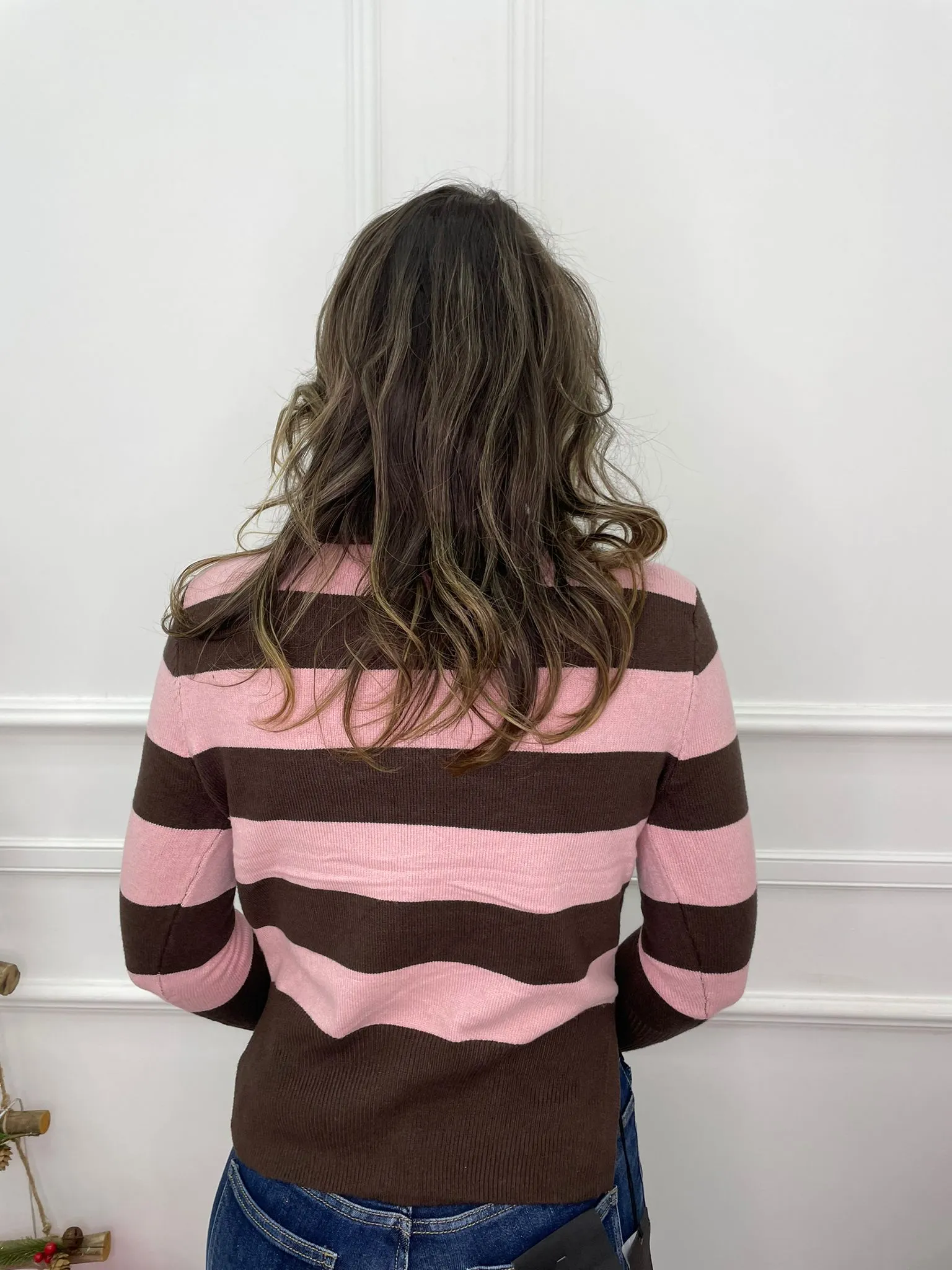 Maglione collo alto a righe colorate