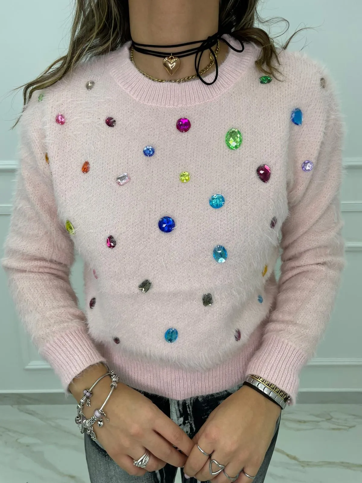 Maglione in pelo con pietre colorate