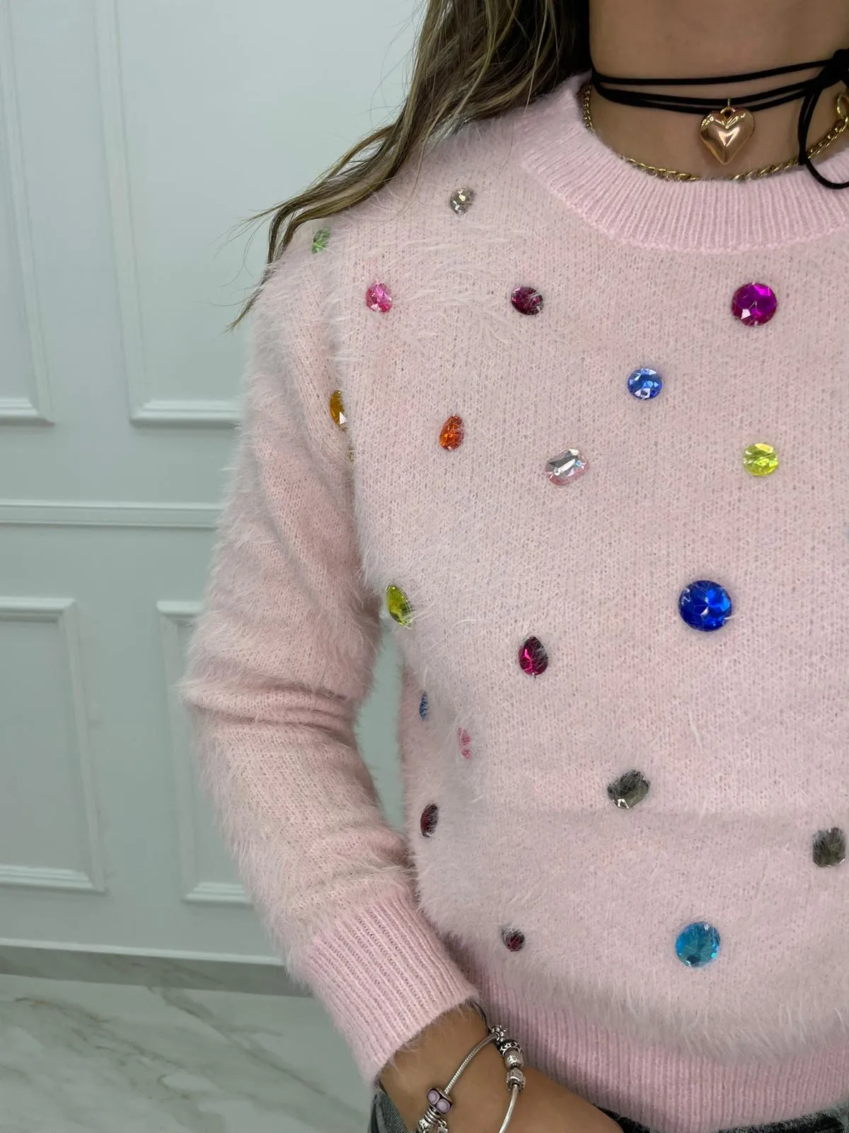 Maglione in pelo con pietre colorate