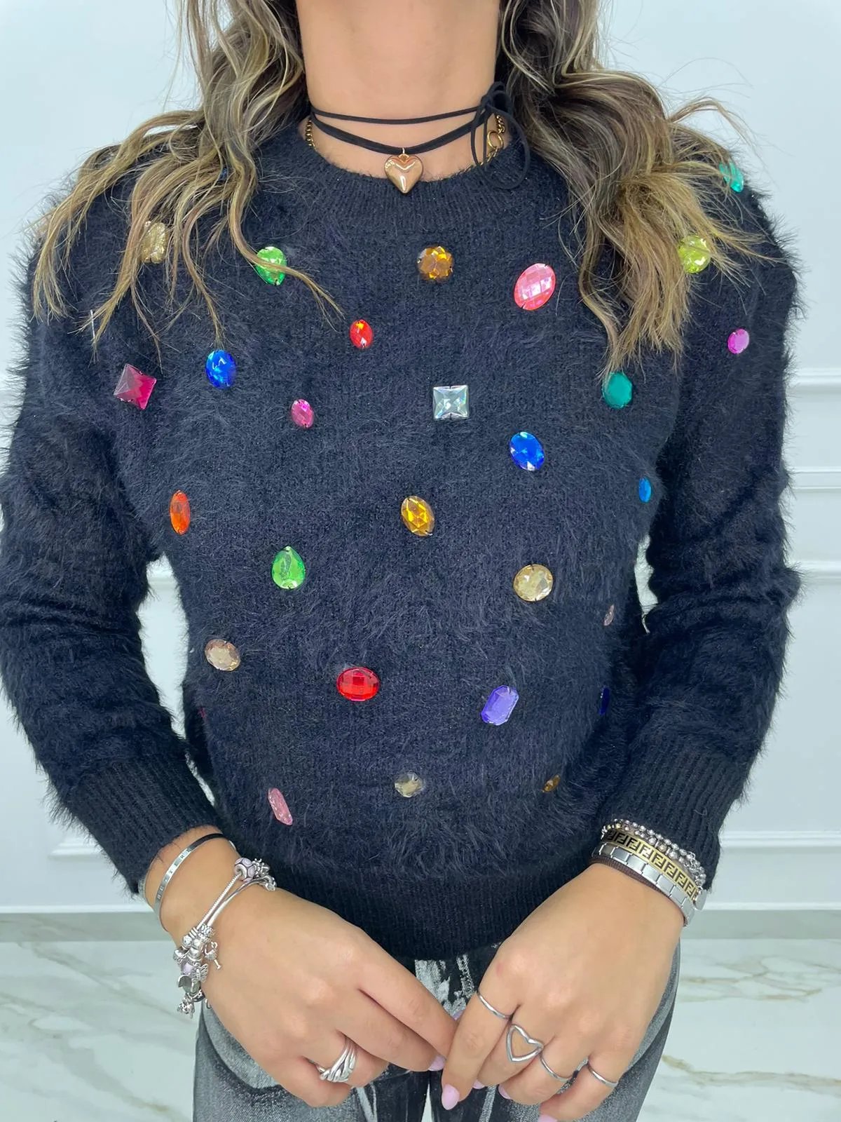 Maglione in pelo con pietre colorate