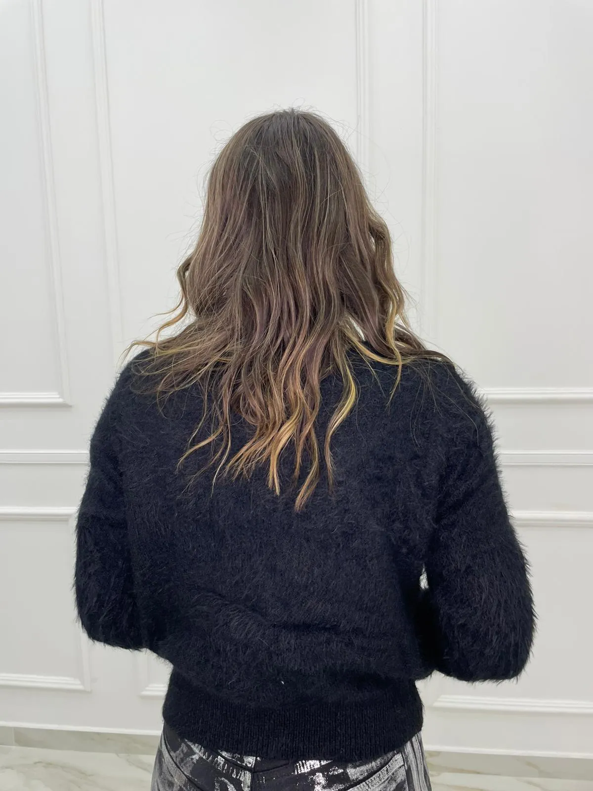 Maglione in pelo con pietre colorate