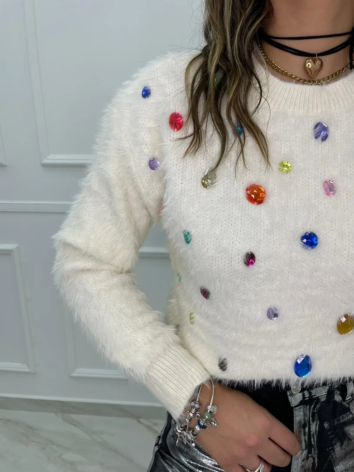 Maglione in pelo con pietre colorate