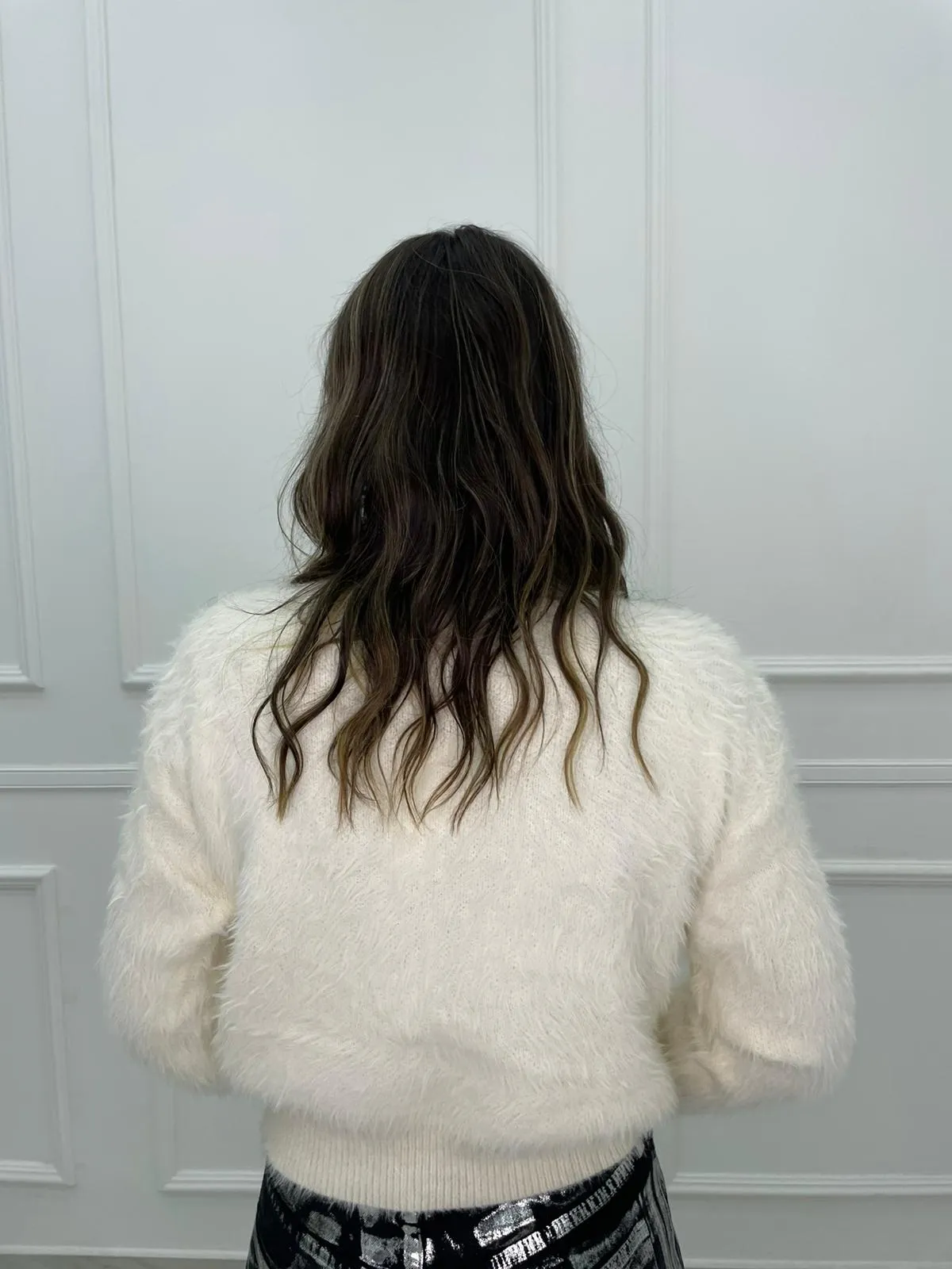 Maglione in pelo con pietre colorate