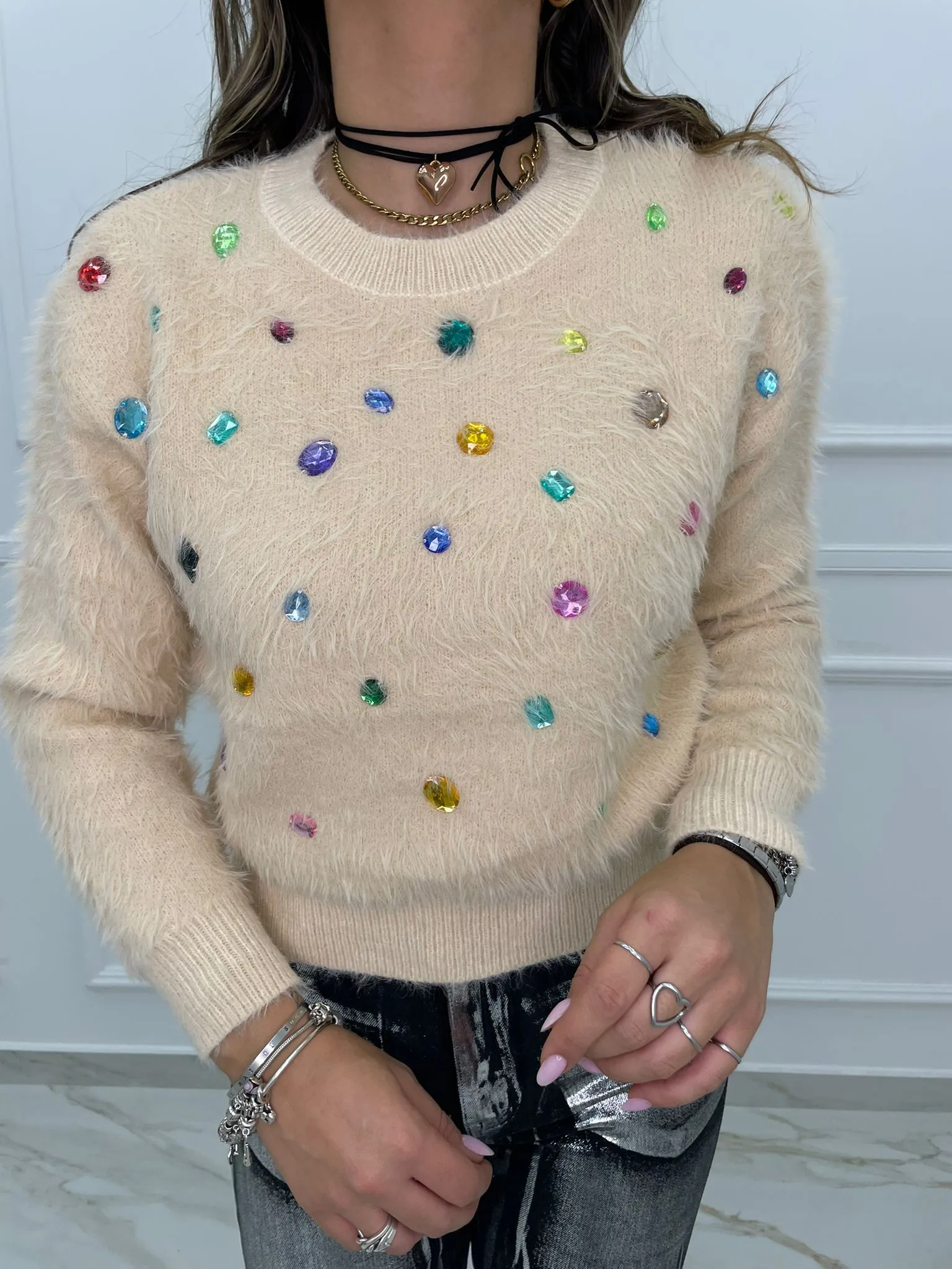 Maglione in pelo con pietre colorate