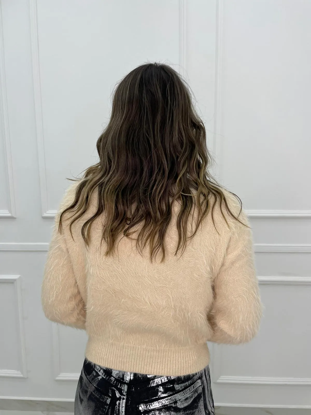 Maglione in pelo con pietre colorate