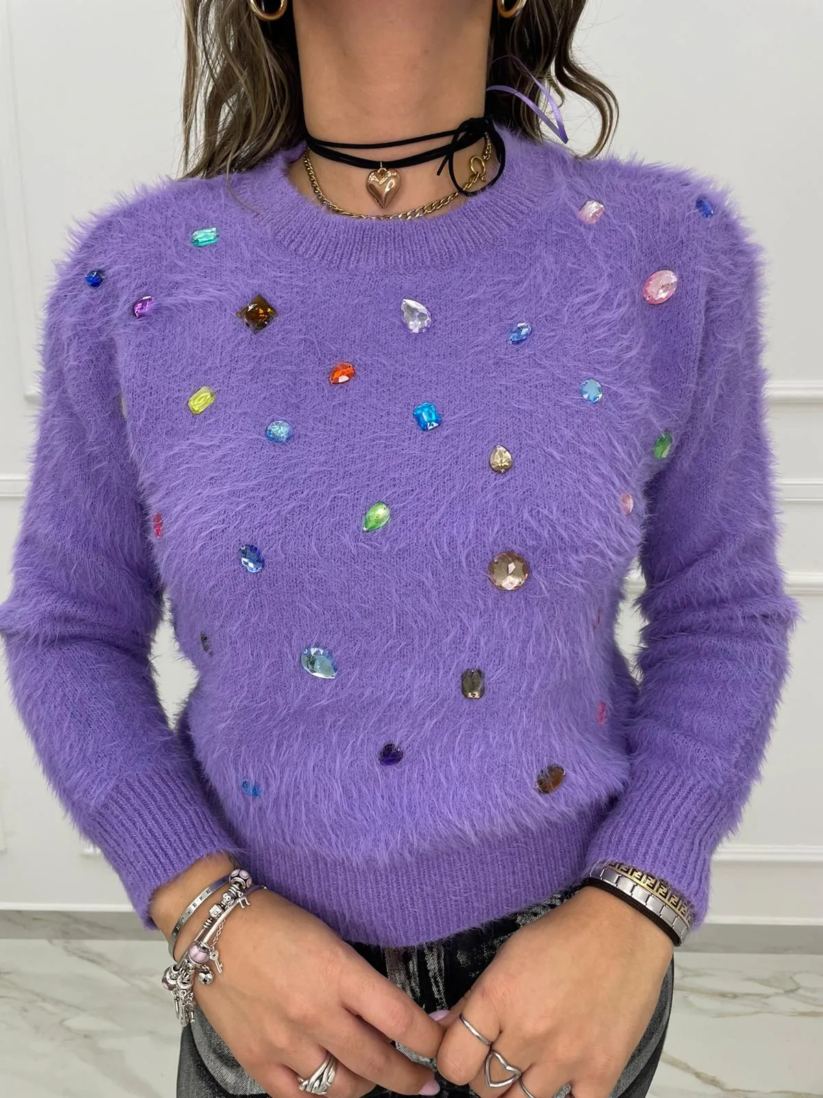 Maglione in pelo con pietre colorate