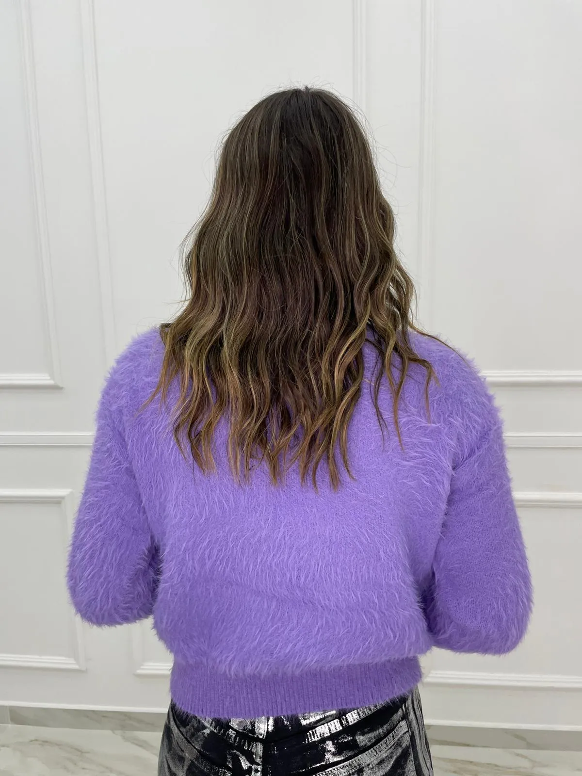 Maglione in pelo con pietre colorate