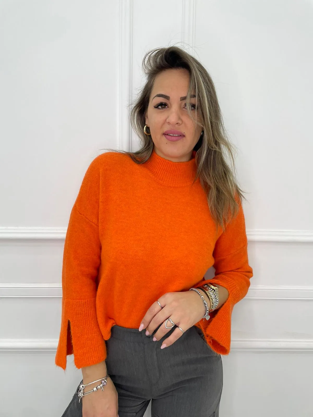Maglione over con maniche a campana con spacchetto