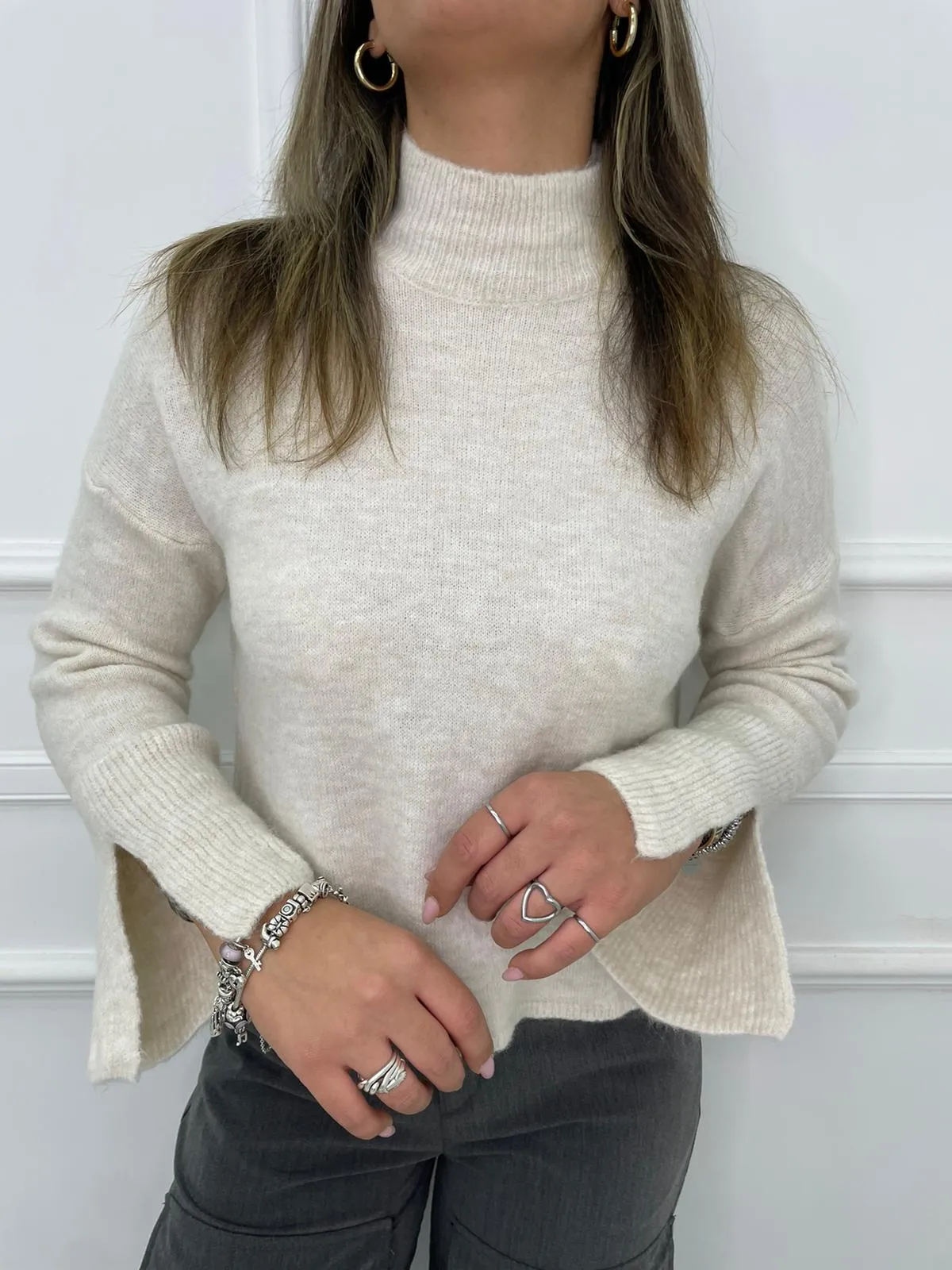 Maglione over con maniche a campana con spacchetto