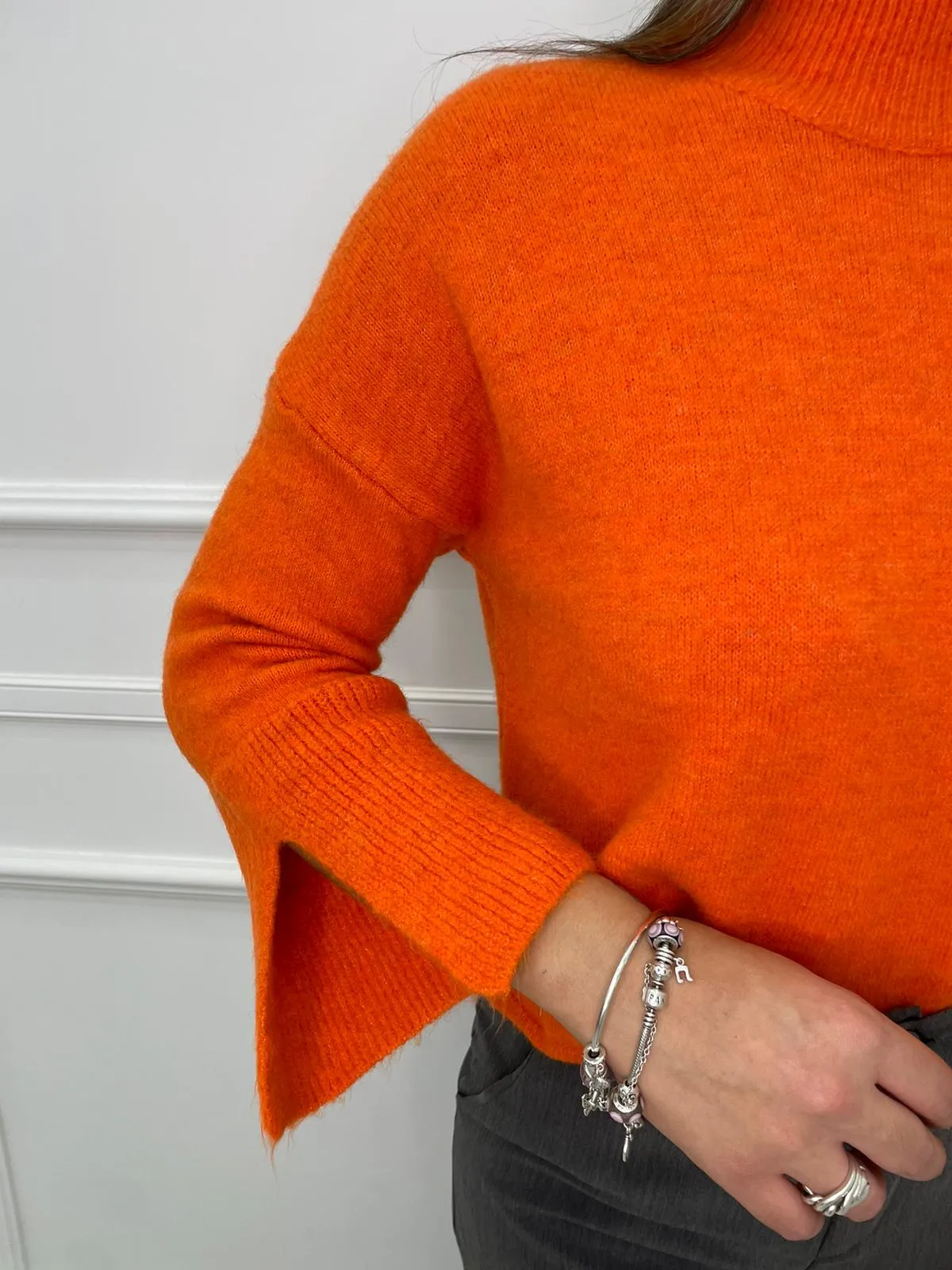 Maglione over con maniche a campana con spacchetto