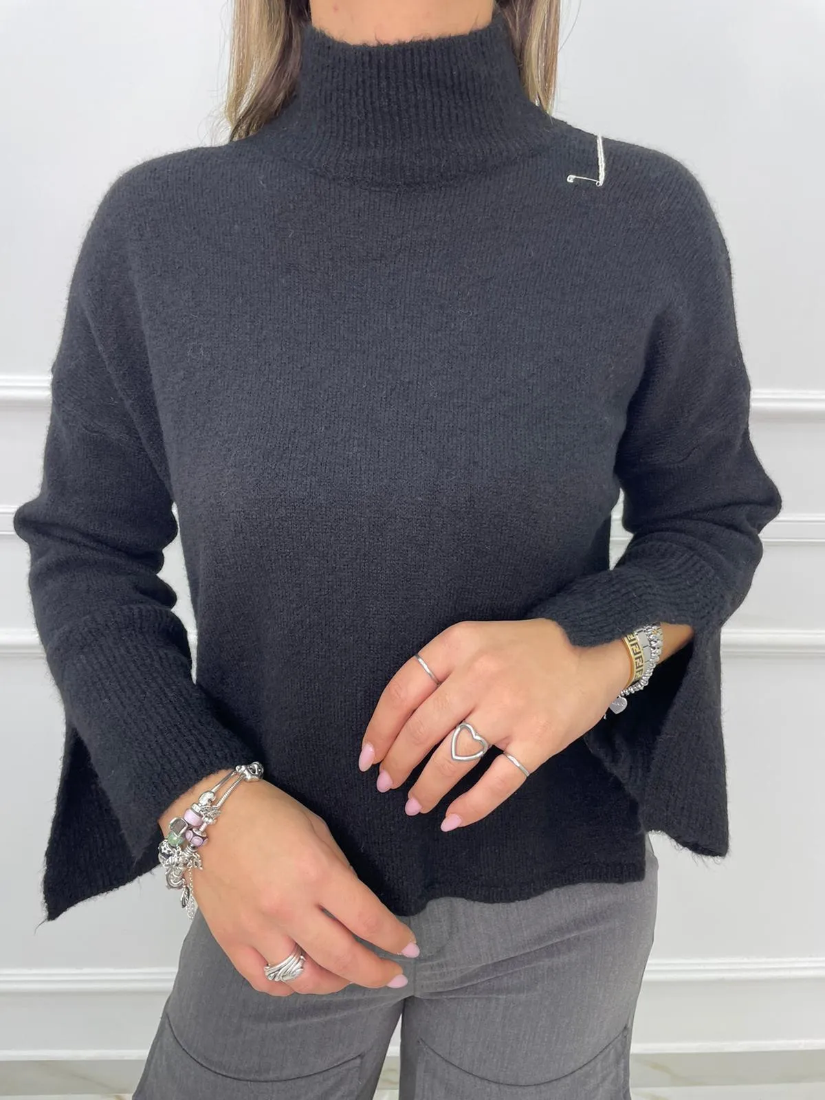 Maglione over con maniche a campana con spacchetto