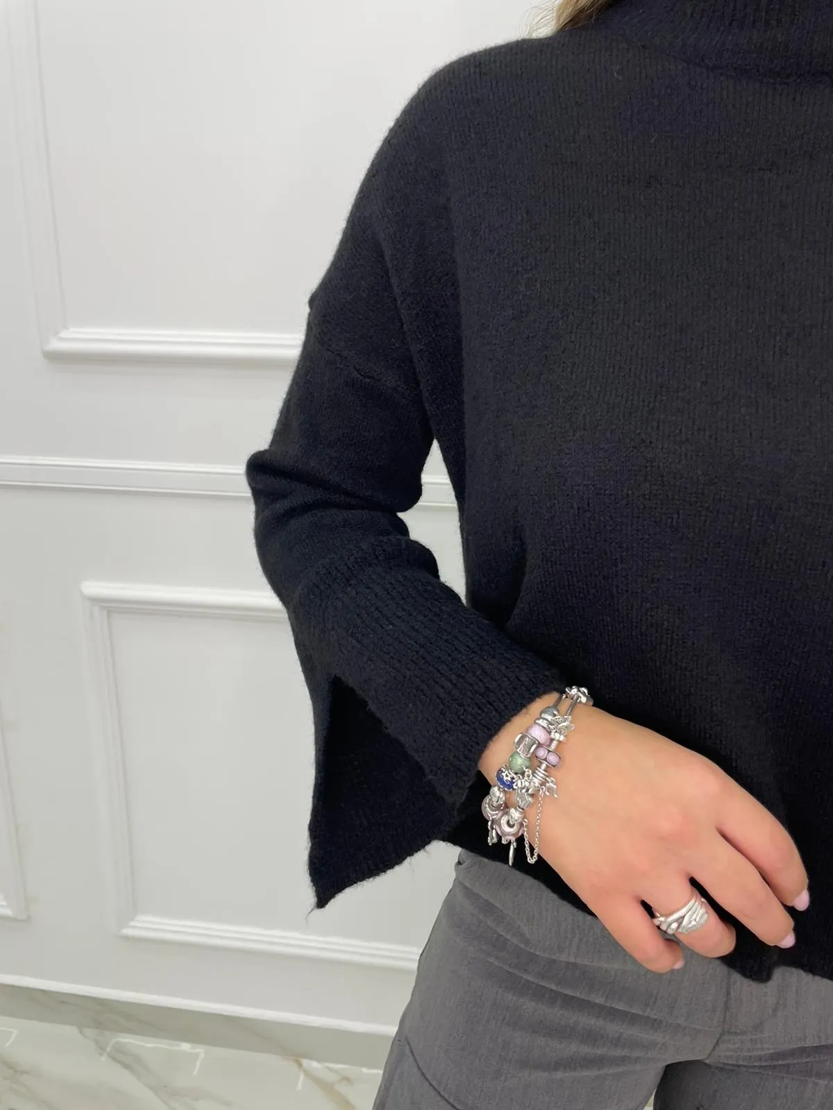 Maglione over con maniche a campana con spacchetto