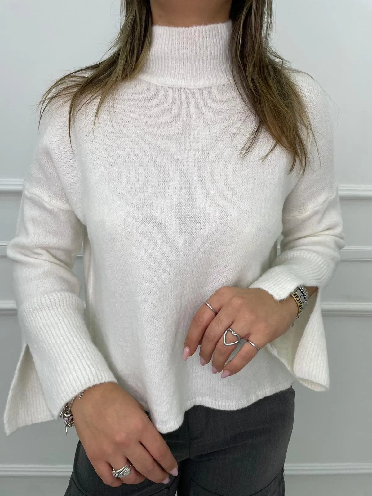 Maglione over con maniche a campana con spacchetto