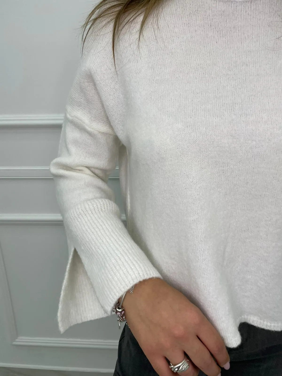 Maglione over con maniche a campana con spacchetto
