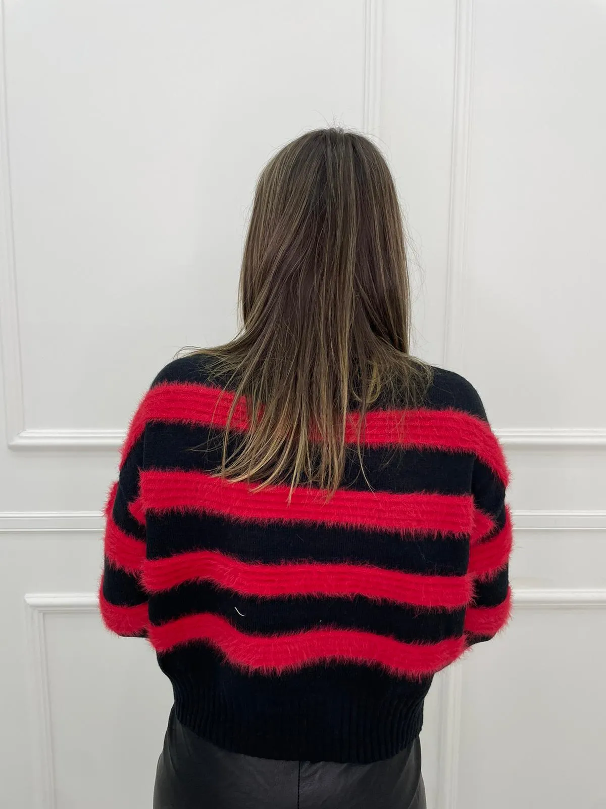 Maglione over con righe in pelo colorate
