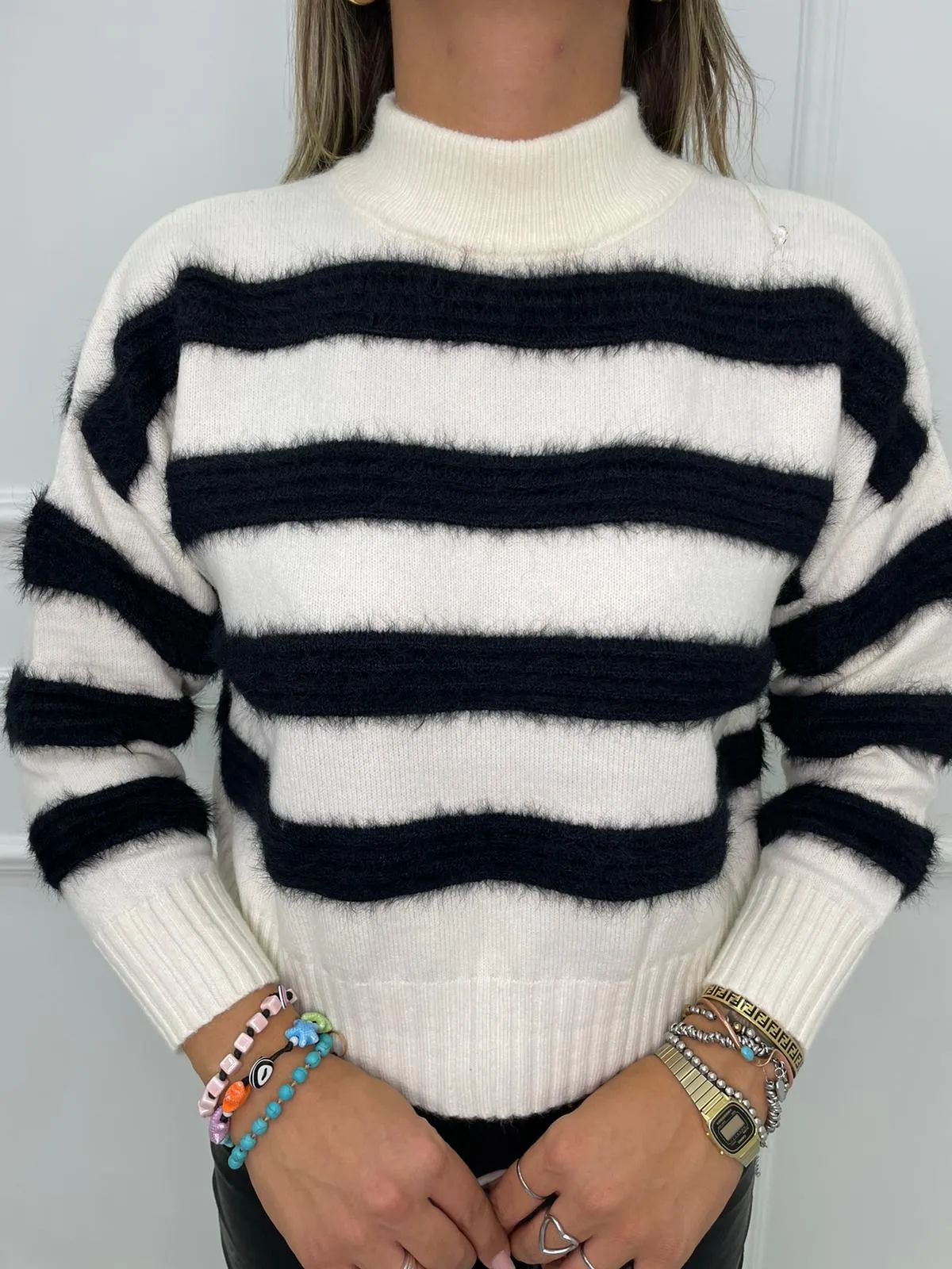 Maglione over con righe in pelo colorate