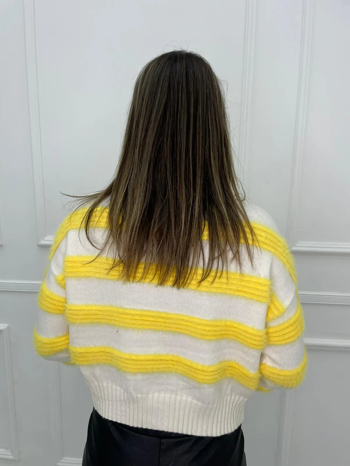 Maglione over con righe in pelo colorate