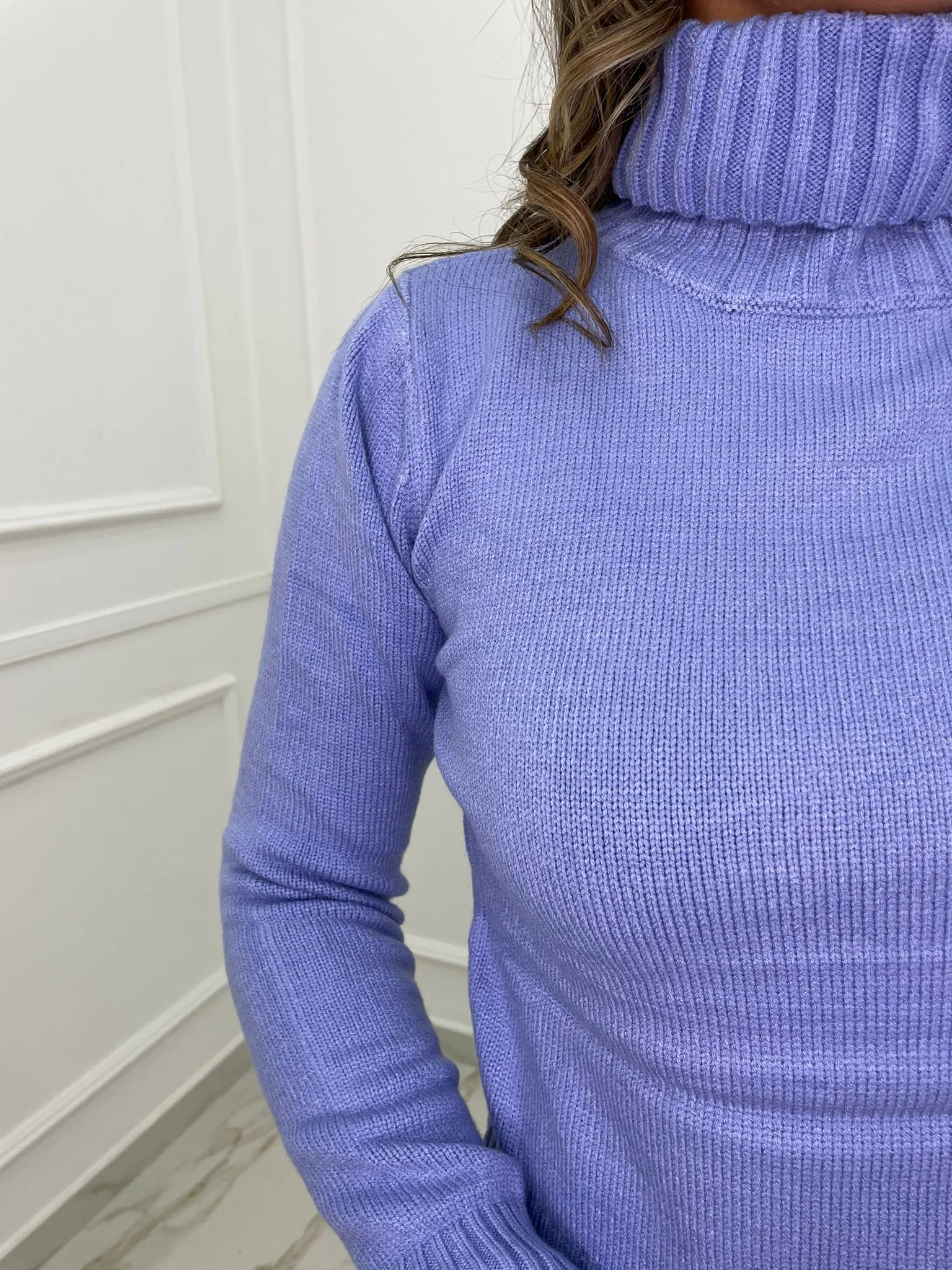Maglione tinta unita collo alto