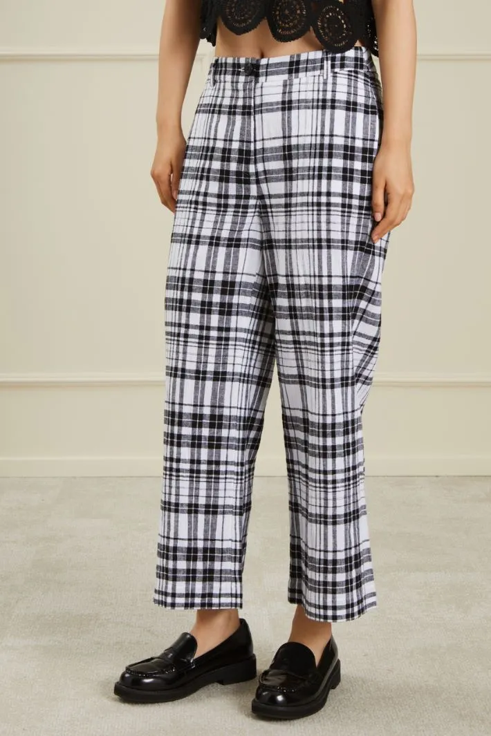 Pantaloni a trombetta in lino