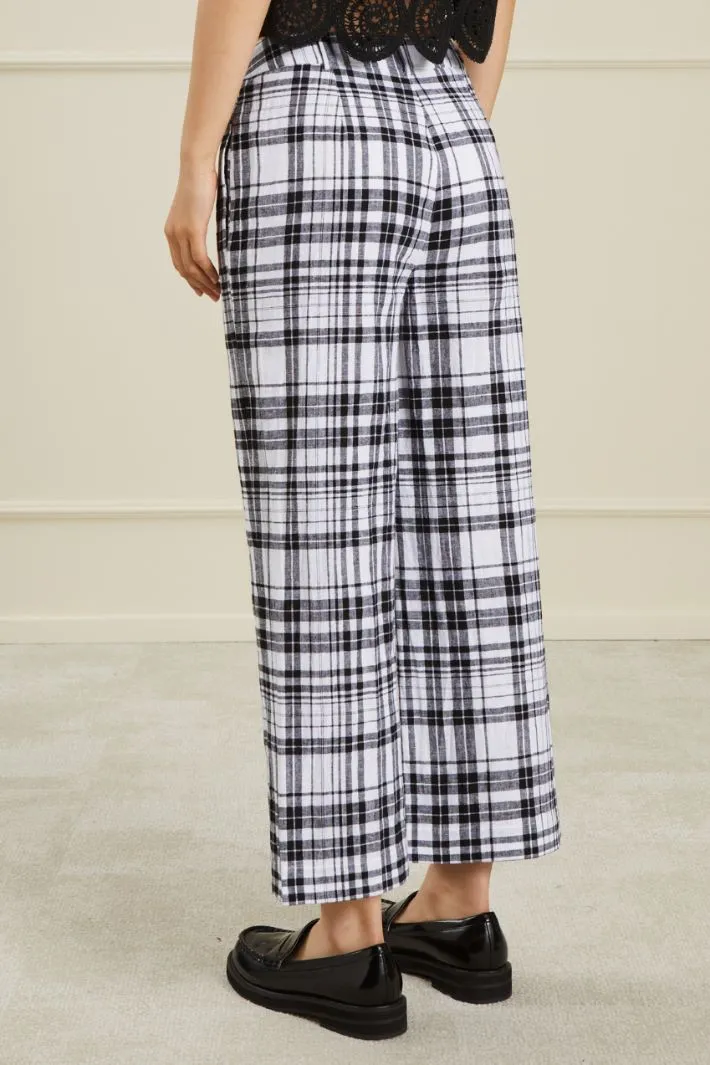 Pantaloni a trombetta in lino