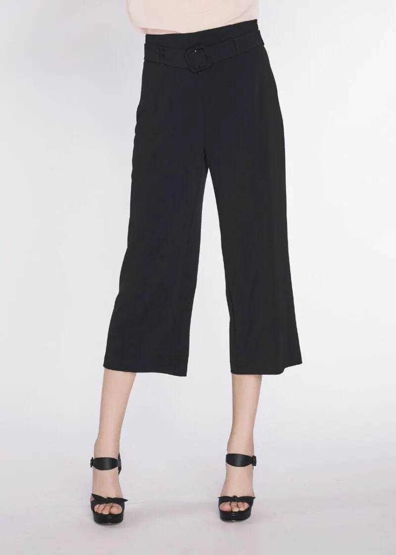Pantaloni cropped con cintura