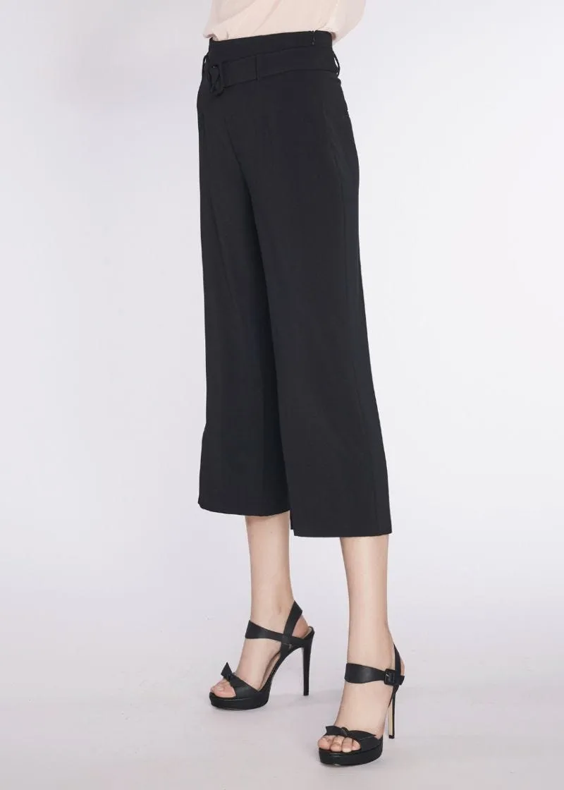 Pantaloni cropped con cintura