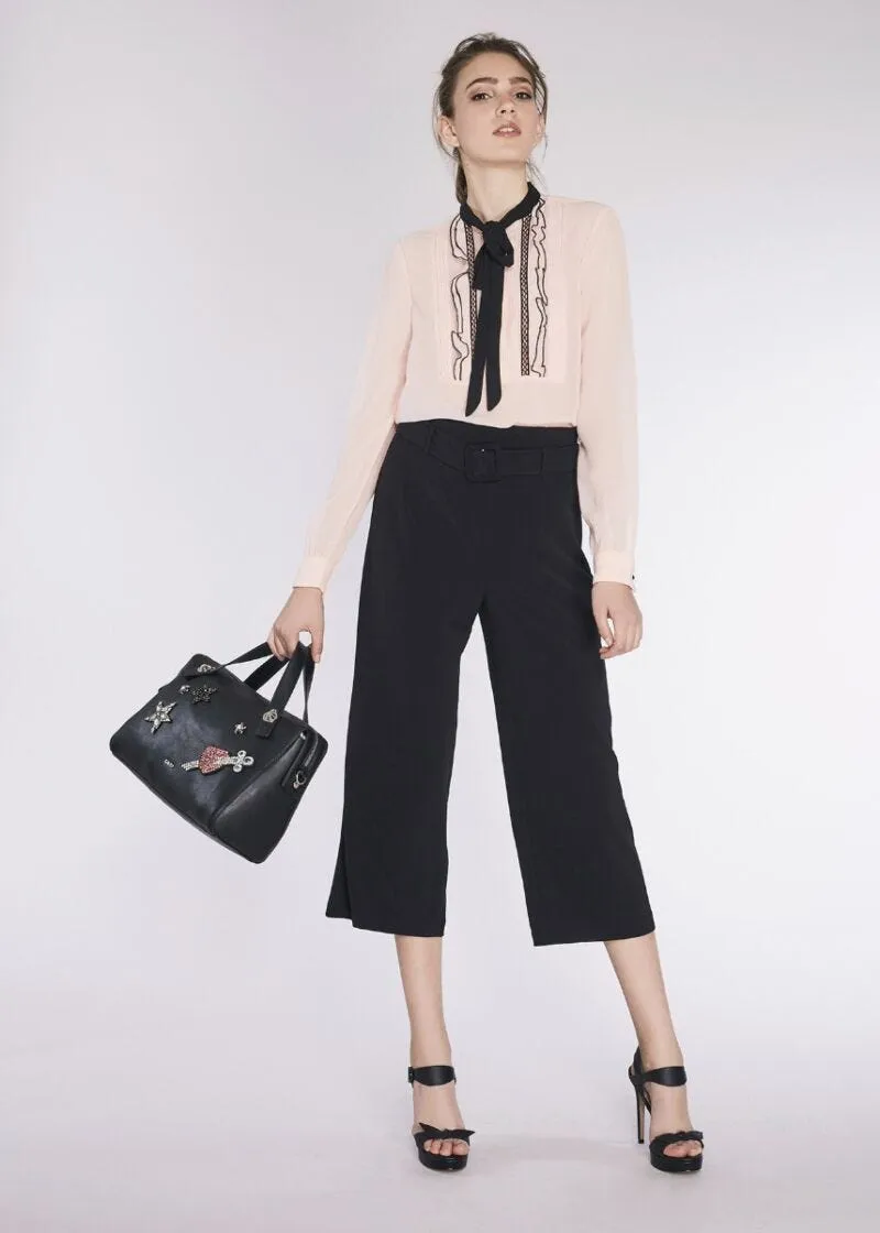 Pantaloni cropped con cintura