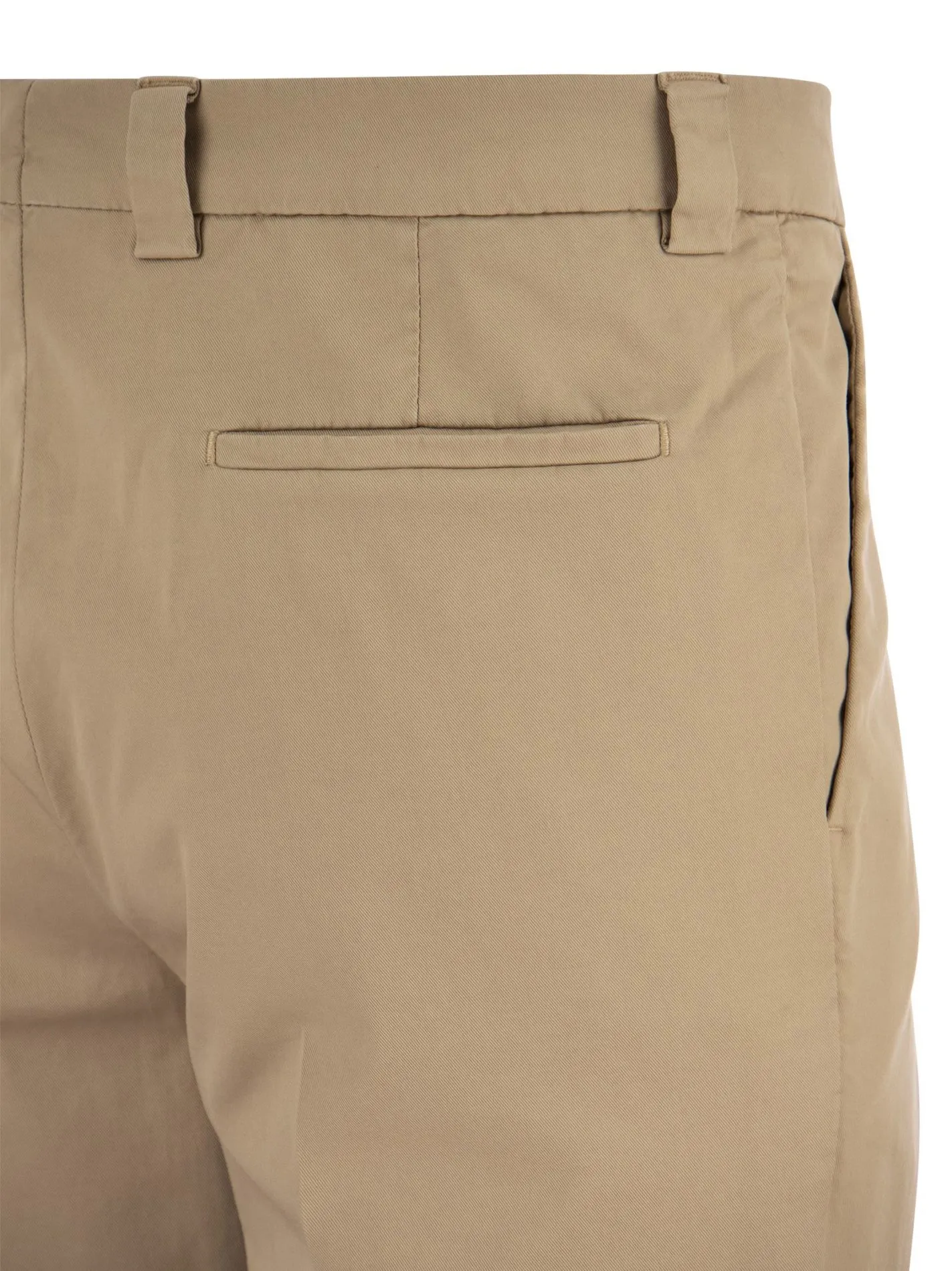 Pantaloni Leisure Fit tinti in capo in cotone comfort American Pima con pieghe
