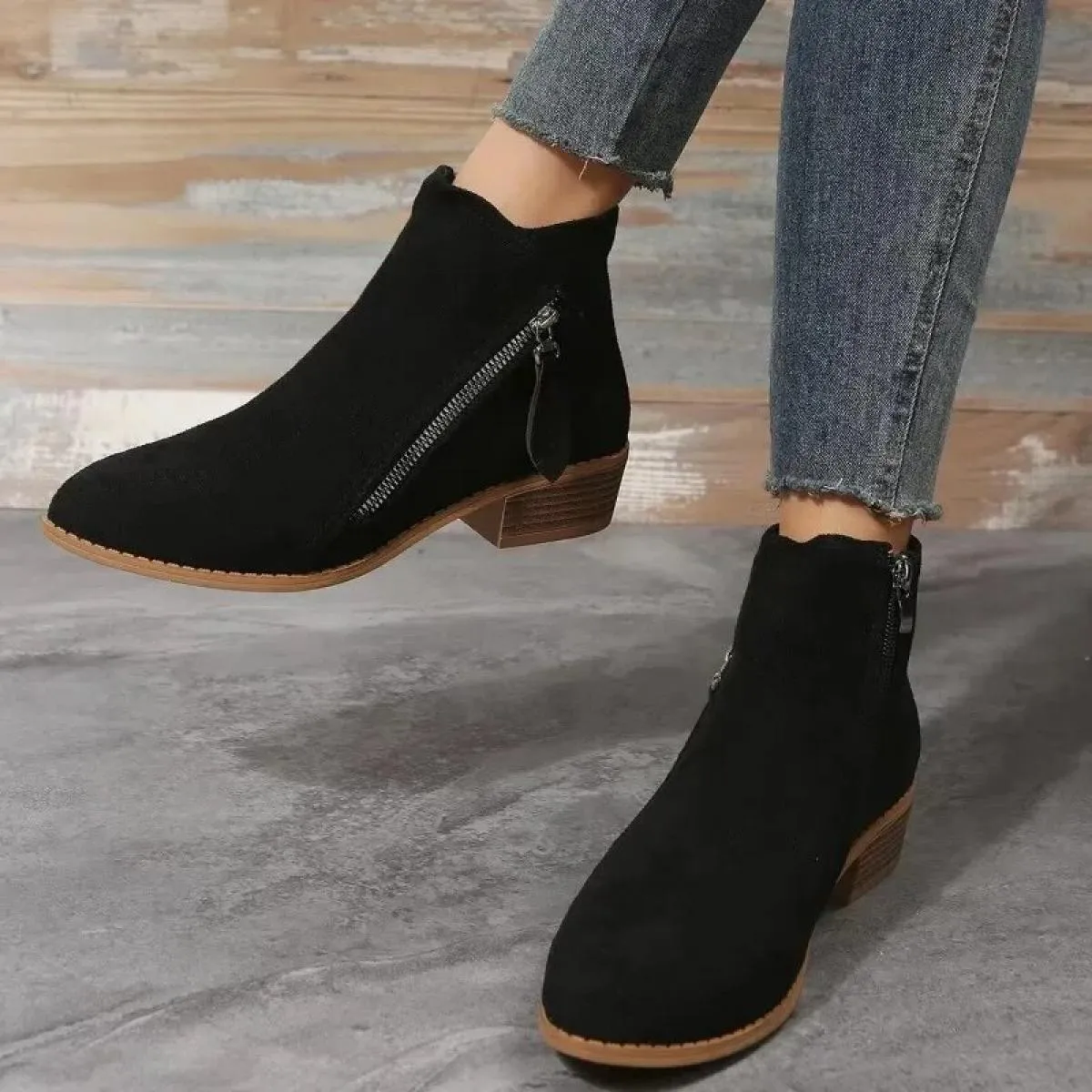 Scarpe da donna in vendita 2024 Nuova cerniera Tacco quadrato Scarpe da donna Moda Casual Stivaletti a punta Solid Pu Grandi sti