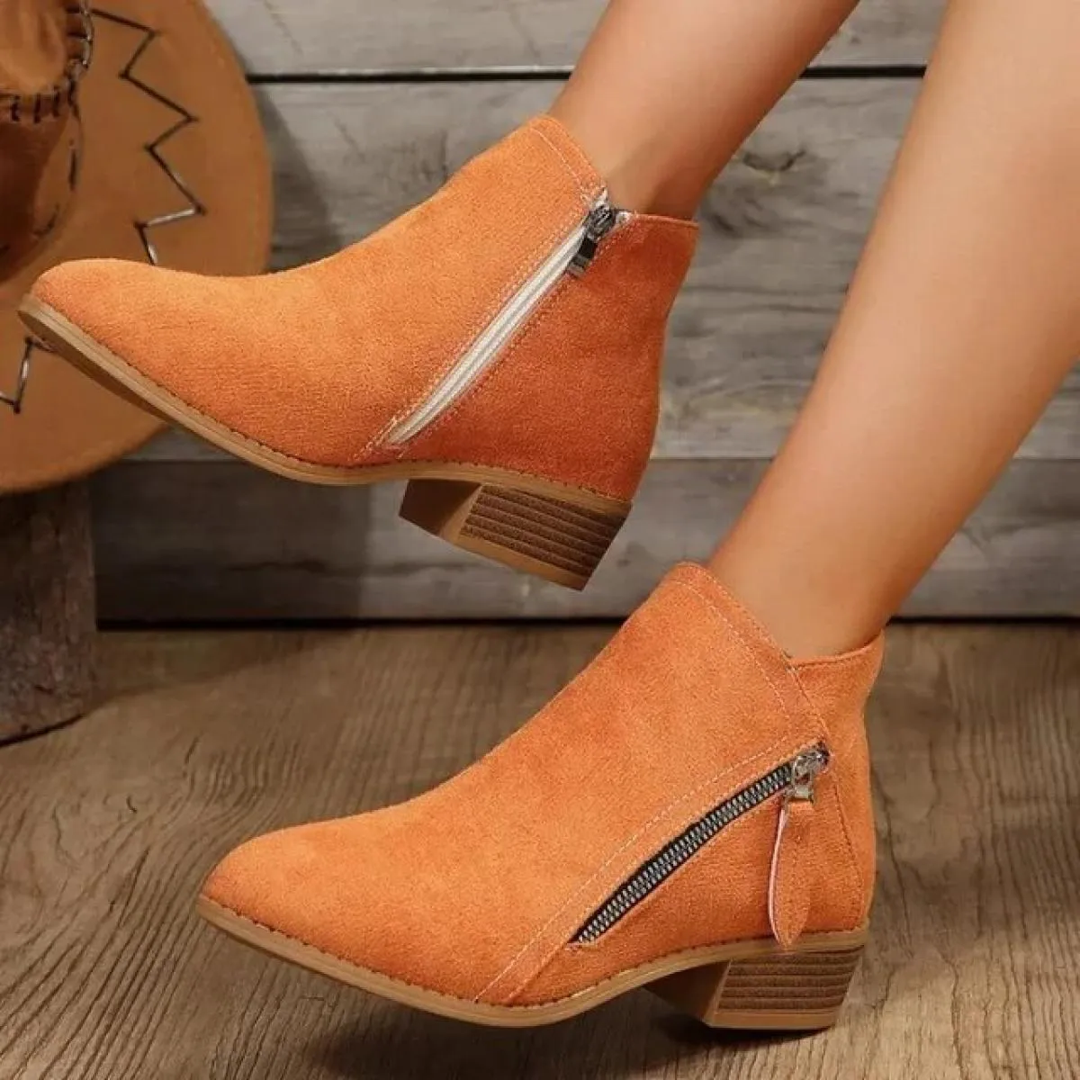 Scarpe da donna in vendita 2024 Nuova cerniera Tacco quadrato Scarpe da donna Moda Casual Stivaletti a punta Solid Pu Grandi sti