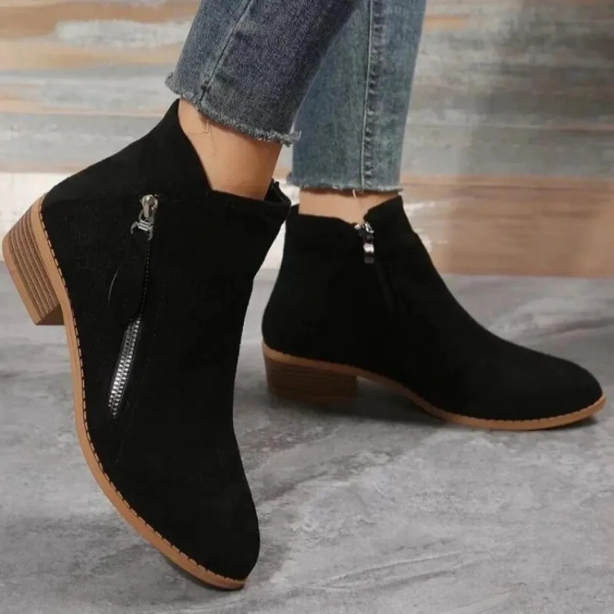 Scarpe da donna in vendita 2024 Nuova cerniera Tacco quadrato Scarpe da donna Moda Casual Stivaletti a punta Solid Pu Grandi sti