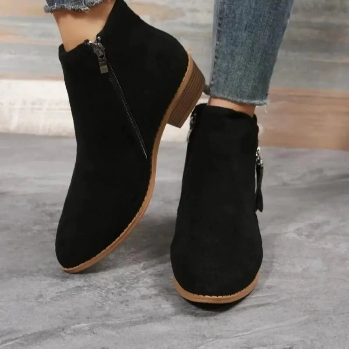 Scarpe da donna in vendita 2024 Nuova cerniera Tacco quadrato Scarpe da donna Moda Casual Stivaletti a punta Solid Pu Grandi sti
