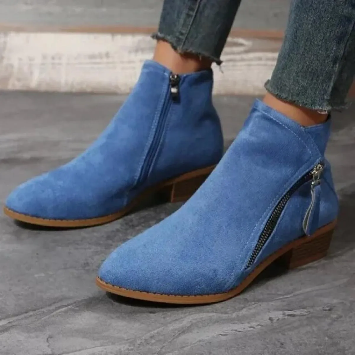 Scarpe da donna in vendita 2024 Nuova cerniera Tacco quadrato Scarpe da donna Moda Casual Stivaletti a punta Solid Pu Grandi sti