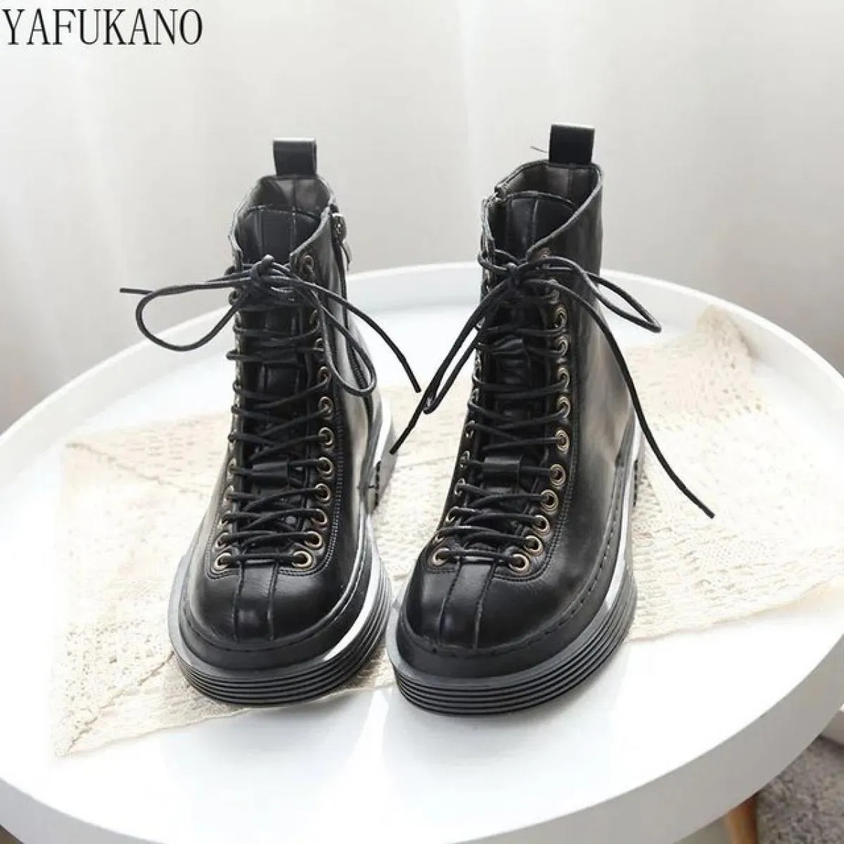 Stivali da donna con suola spessa stile britannico Stivali da moto Fatti a mano Mori Girl Stivaletti caldi in pelliccia Casual S